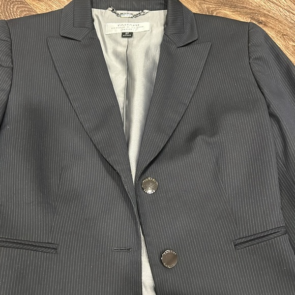 Tahari Arthur S Levine Women’s Petite Blazer Size 2 - Picture 3 of 4